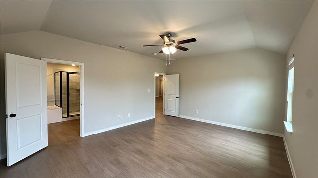 3617 Sahar Lake Dr, Robstown, TX 78380