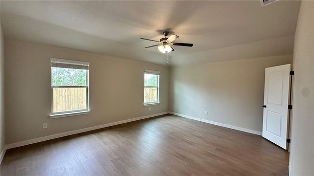 3617 Sahar Lake Dr, Robstown, TX 78380
