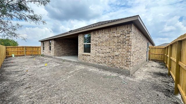 3617 Sahar Lake Dr, Robstown, TX 78380