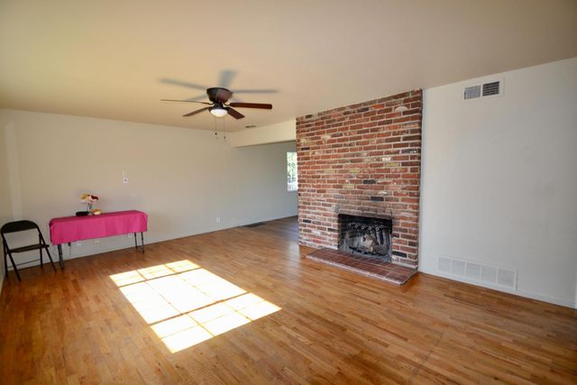 3715 E Garland Avenue, Fresno, CA 93726