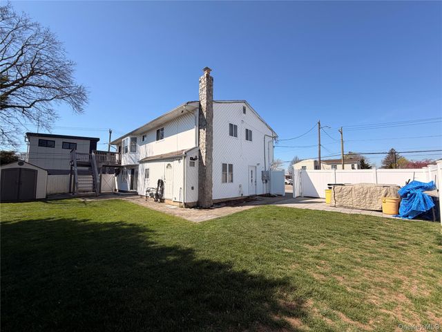 1004 N Broadway, Massapequa, NY 11758