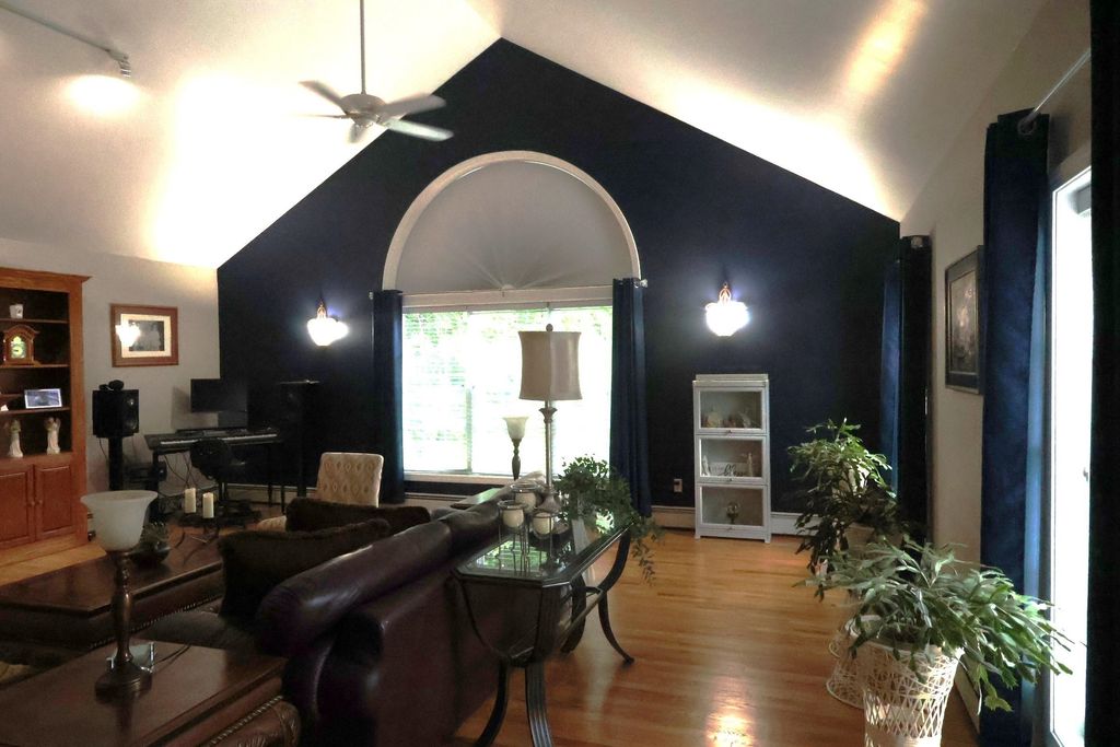 Image 5 of property listing at 31 Merrill Road, Goffstown, NH 03045
