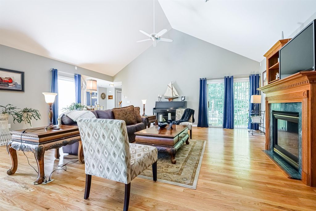 Image 6 of property listing at 31 Merrill Road, Goffstown, NH 03045