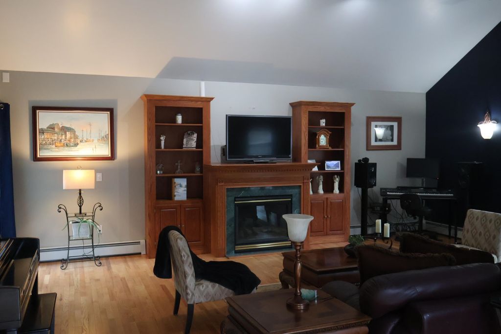 Image 7 of property listing at 31 Merrill Road, Goffstown, NH 03045
