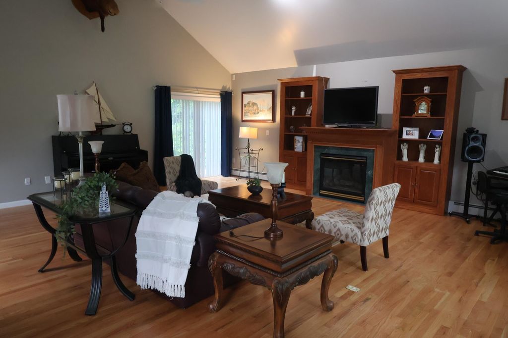 Image 9 of property listing at 31 Merrill Road, Goffstown, NH 03045