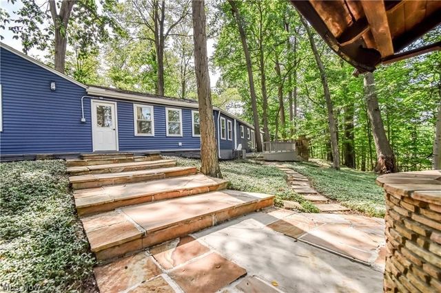 2531 Timberline Drive, Willoughby Hills, OH 44094
