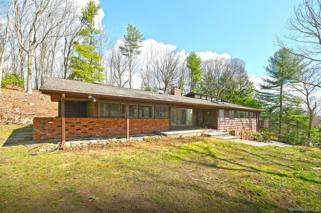 10 Ponderosa Drive, Melville, NY 11747