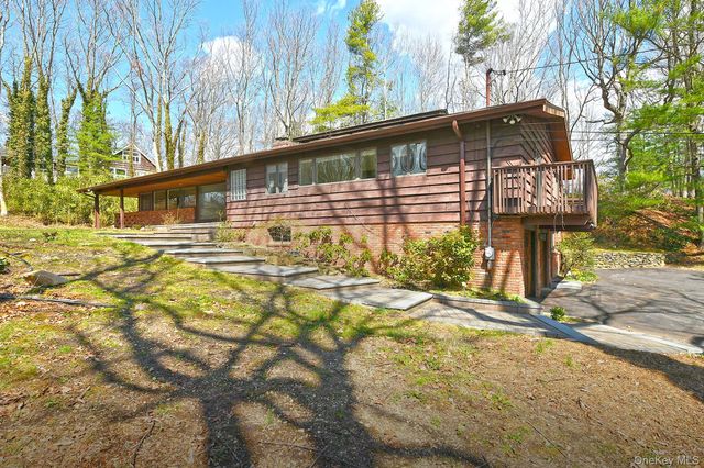 10 Ponderosa Drive, Melville, NY 11747