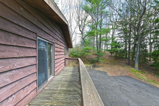 10 Ponderosa Drive, Melville, NY 11747