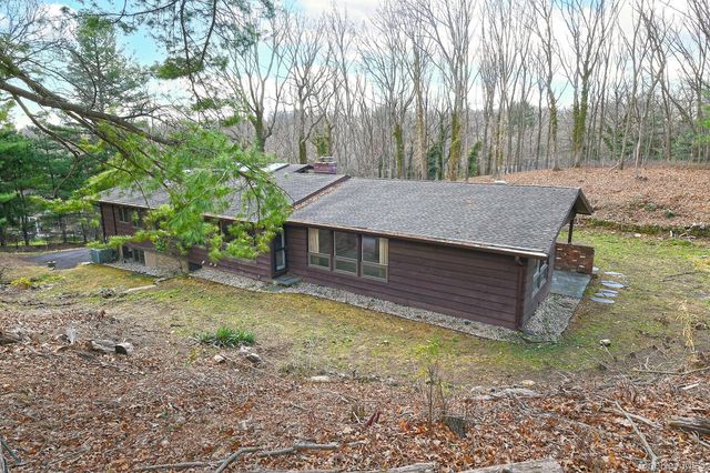 10 Ponderosa Drive, Melville, NY 11747