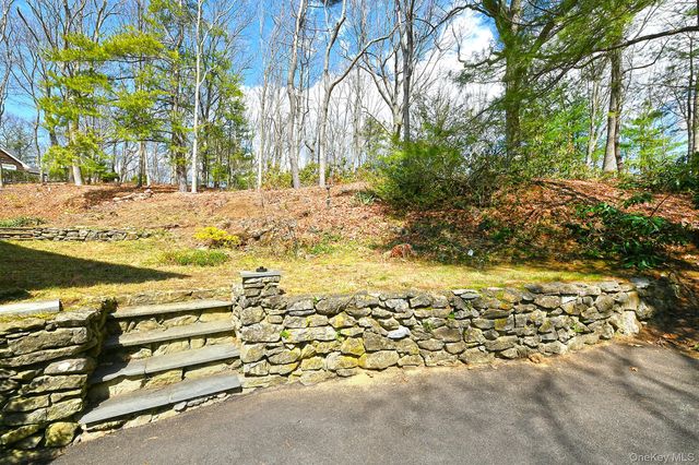 10 Ponderosa Drive, Melville, NY 11747