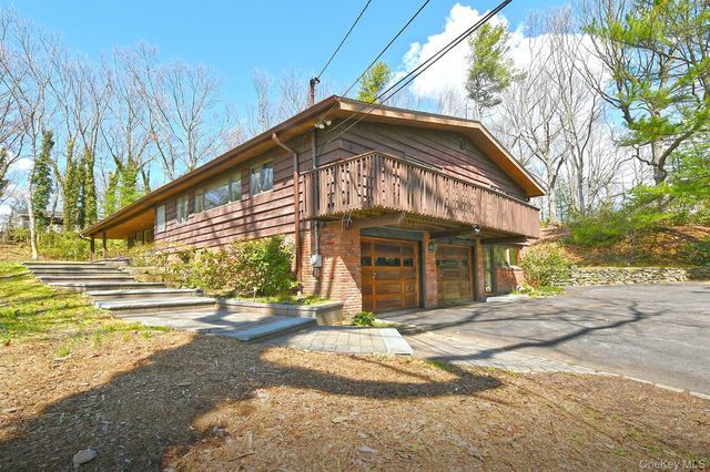 10 Ponderosa Drive, Melville, NY 11747