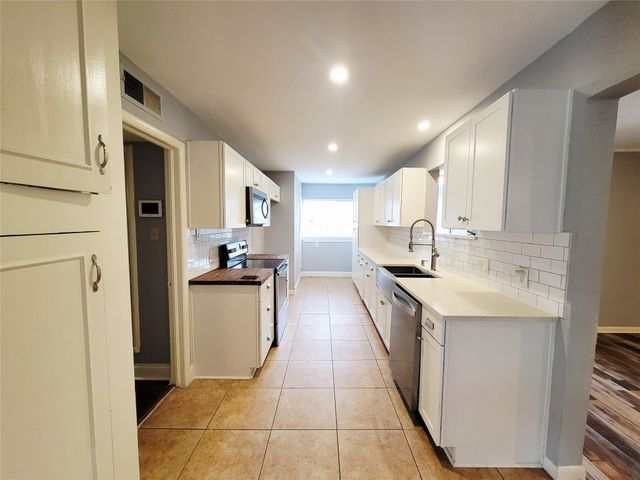 2130 Dunloe Avenue, Dallas, TX 75228