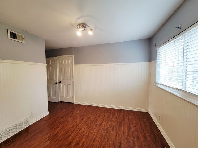 2130 Dunloe Avenue, Dallas, TX 75228