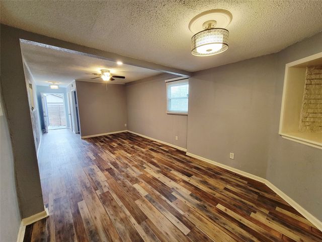 2130 Dunloe Avenue, Dallas, TX 75228