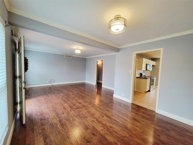 2130 Dunloe Avenue, Dallas, TX 75228