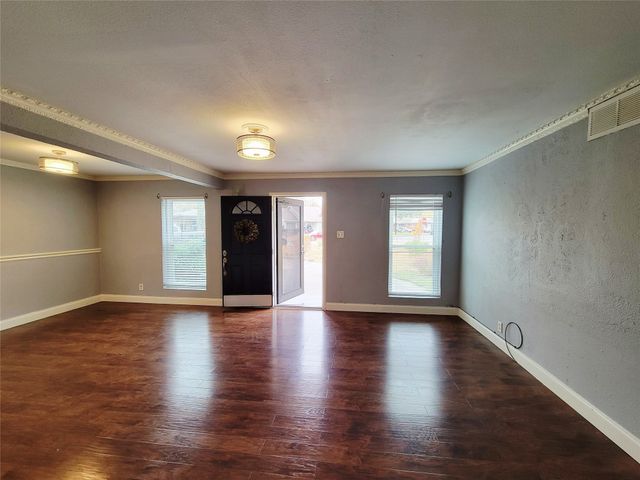 2130 Dunloe Avenue, Dallas, TX 75228