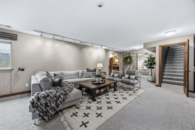 5409 Mayfair Street SW, Cedar Rapids, IA 52404