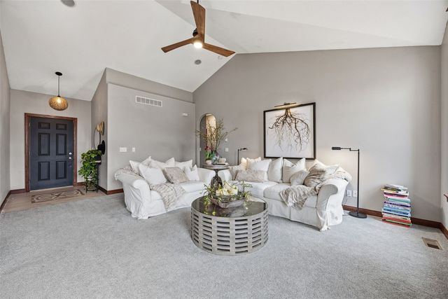 5409 Mayfair Street SW, Cedar Rapids, IA 52404