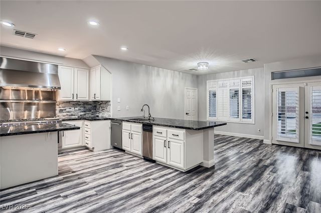 9313 Brilliant Ore Drive, Las Vegas, NV 89143