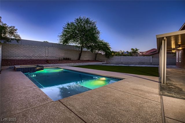 9313 Brilliant Ore Drive, Las Vegas, NV 89143