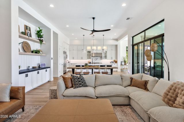 7126 S PORTLAND Avenue, Gilbert, AZ 85298