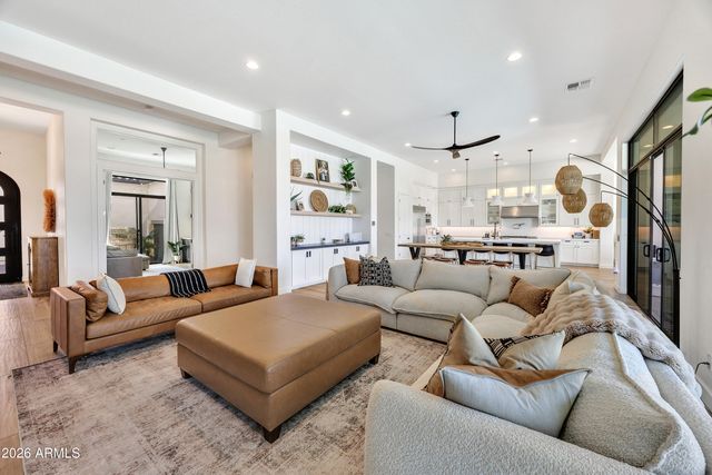 7126 S PORTLAND Avenue, Gilbert, AZ 85298