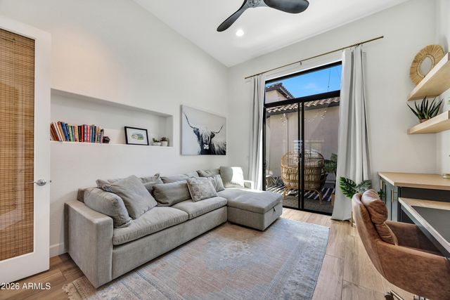 7126 S PORTLAND Avenue, Gilbert, AZ 85298