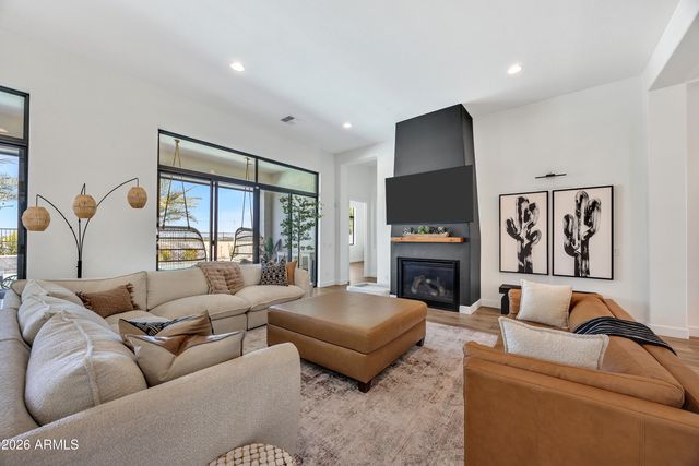 7126 S PORTLAND Avenue, Gilbert, AZ 85298