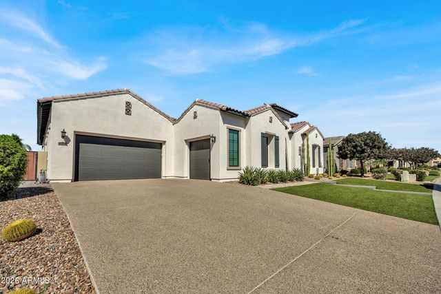 7126 S PORTLAND Avenue, Gilbert, AZ 85298