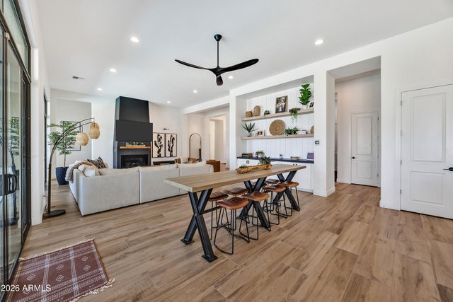 7126 S PORTLAND Avenue, Gilbert, AZ 85298