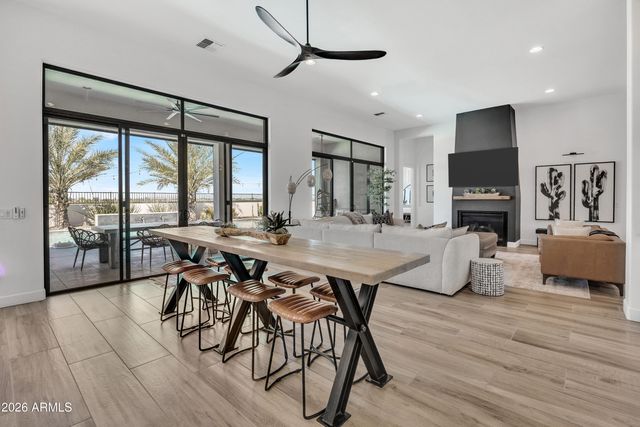 7126 S PORTLAND Avenue, Gilbert, AZ 85298