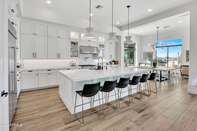 7126 S PORTLAND Avenue, Gilbert, AZ 85298