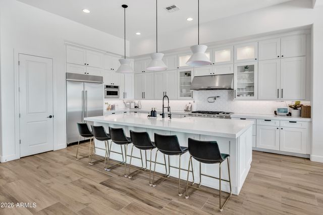 7126 S PORTLAND Avenue, Gilbert, AZ 85298