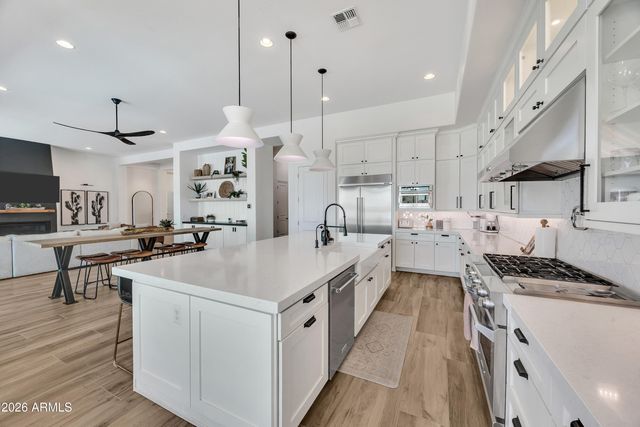 7126 S PORTLAND Avenue, Gilbert, AZ 85298