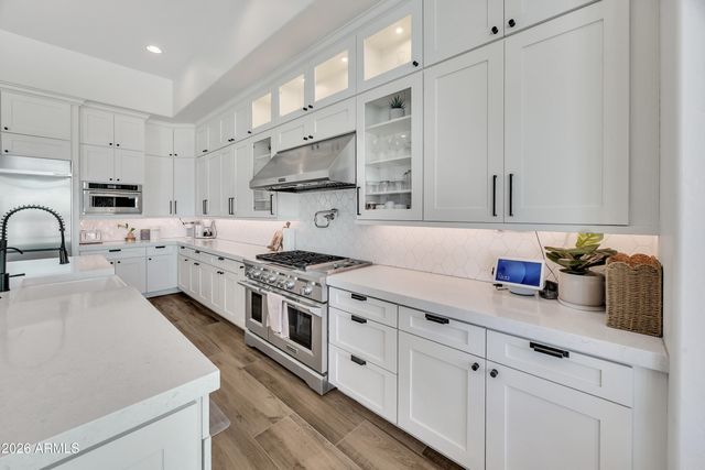 7126 S PORTLAND Avenue, Gilbert, AZ 85298