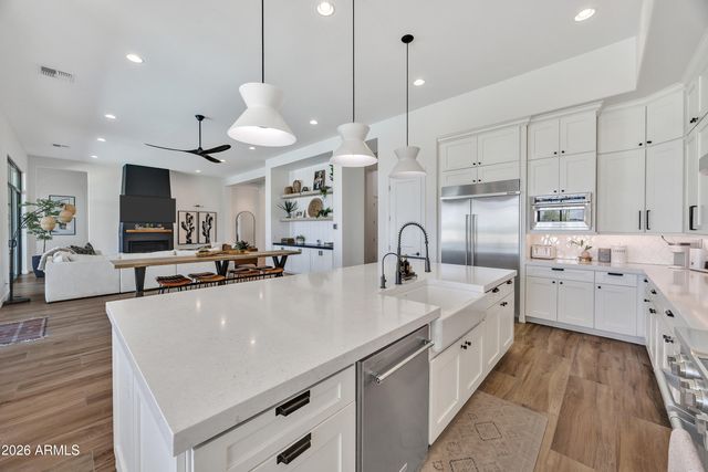 7126 S PORTLAND Avenue, Gilbert, AZ 85298