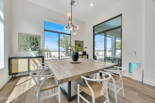 7126 S PORTLAND Avenue, Gilbert, AZ 85298