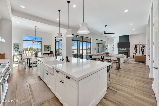 7126 S PORTLAND Avenue, Gilbert, AZ 85298