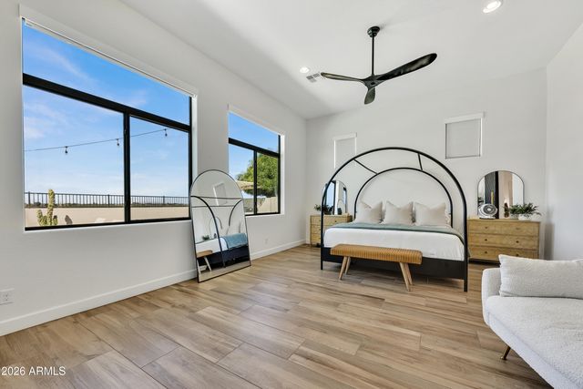 7126 S PORTLAND Avenue, Gilbert, AZ 85298