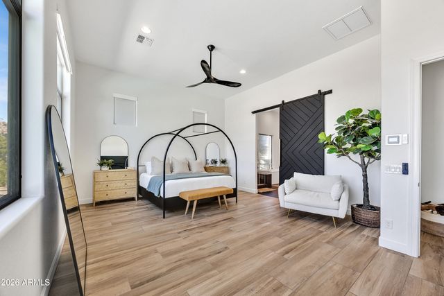 7126 S PORTLAND Avenue, Gilbert, AZ 85298