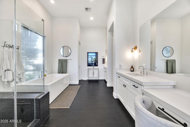 7126 S PORTLAND Avenue, Gilbert, AZ 85298