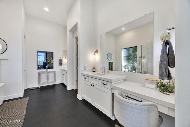 7126 S PORTLAND Avenue, Gilbert, AZ 85298