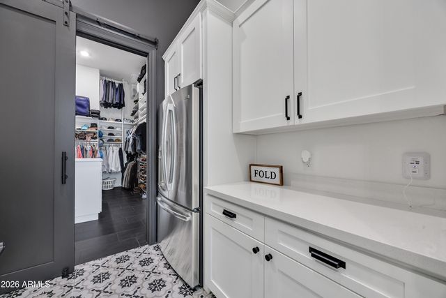 7126 S PORTLAND Avenue, Gilbert, AZ 85298