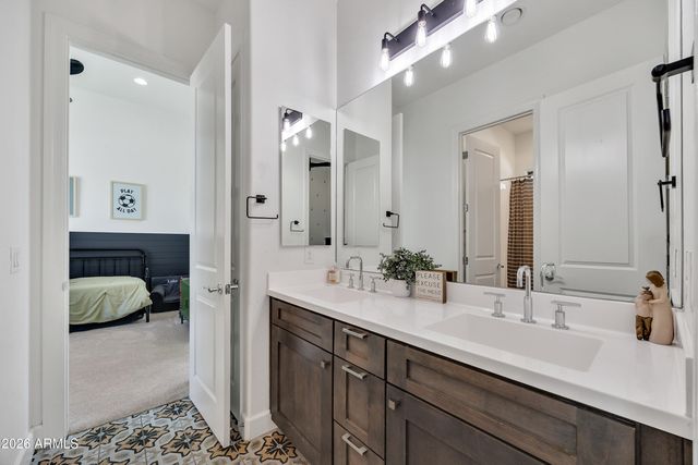 7126 S PORTLAND Avenue, Gilbert, AZ 85298