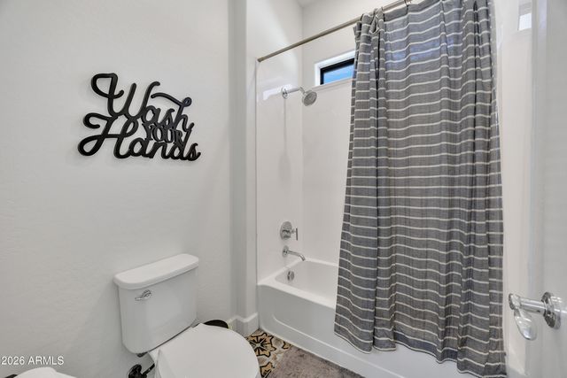 7126 S PORTLAND Avenue, Gilbert, AZ 85298