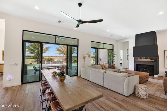 7126 S PORTLAND Avenue, Gilbert, AZ 85298