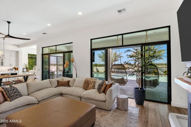 7126 S PORTLAND Avenue, Gilbert, AZ 85298