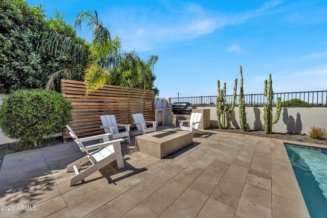 7126 S PORTLAND Avenue, Gilbert, AZ 85298