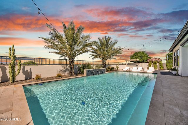 7126 S PORTLAND Avenue, Gilbert, AZ 85298